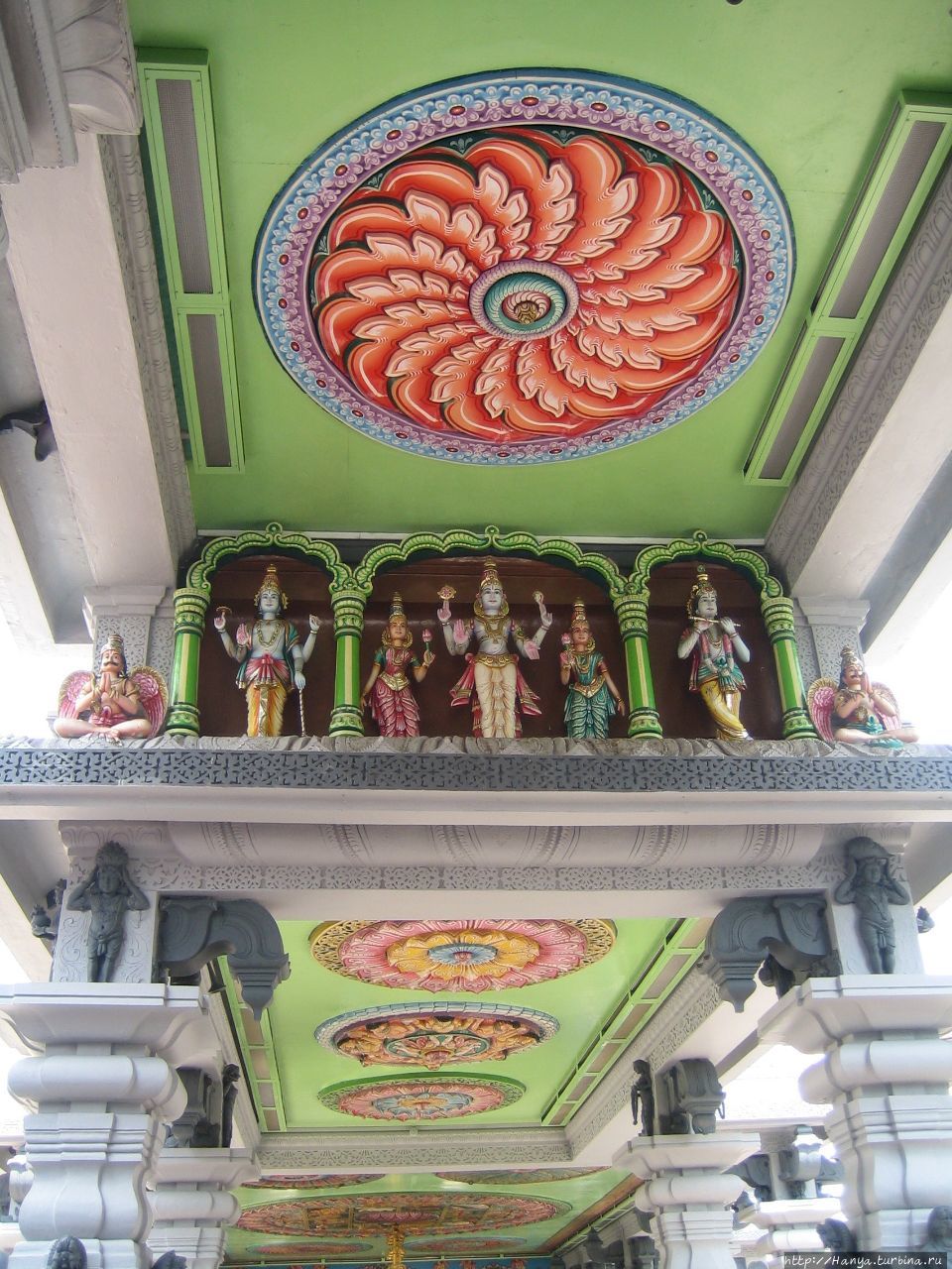 Храм Sri Srinivasa Perumal