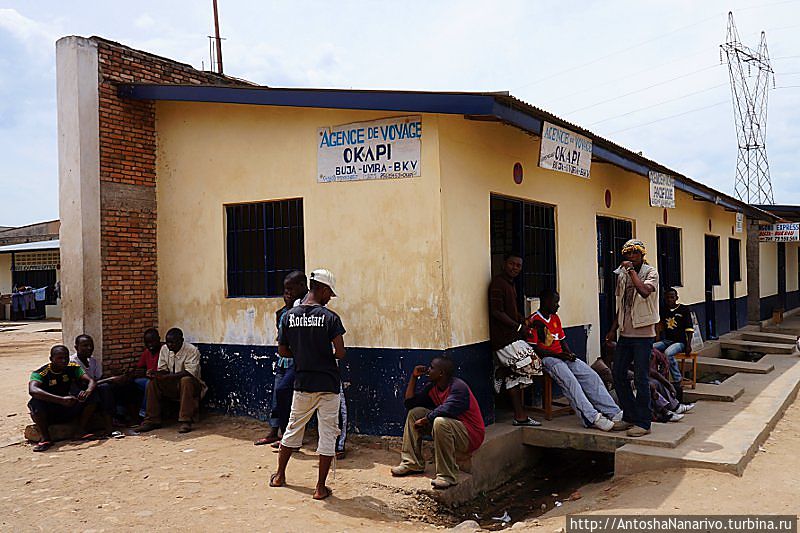 Околоавтовокзальная тусовка.