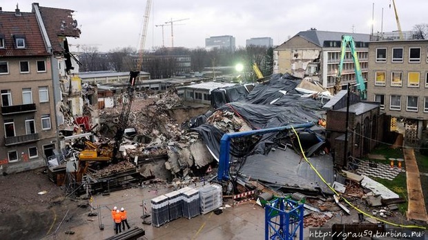 Место обрушения здания архива в Кельне. ( Из Интернета) Кёльн, Германия