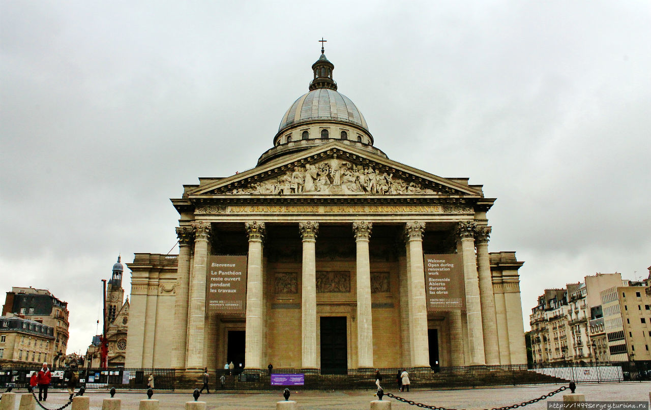 Памятник Вольтеру в парижском Пантеоне / Tombeau de Voltaire au Рanthéon de Paris