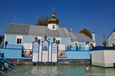 Неподалеку от Почаевского монастыря, в селе Онишковцы, находится целебный источник Святой Анны. 

Многие паломники используют его как обязательное дополнение к посещению монастыря.