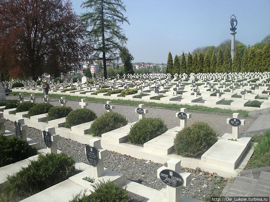 Польские военные захоронения 1918-1919 гг. Захоронения были разрушены во времена советской власти, восстановлены после 2002 г. Львов, Украина
