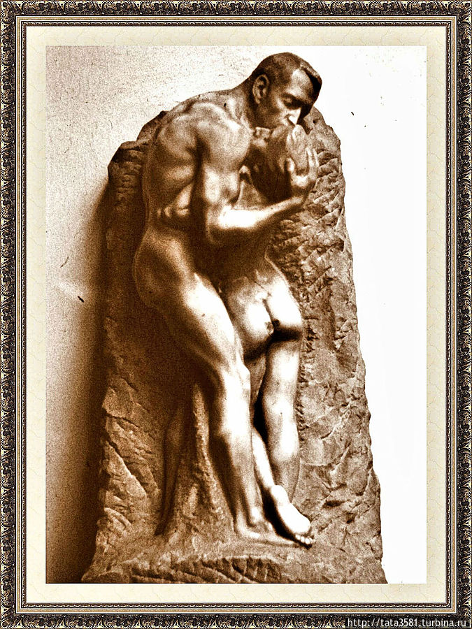 В этой скульптуре Бори изобразил свою безграничную любовь к своей любимой Илоне. Слияние душ, слияние тел... . Секешфехервар, Венгрия