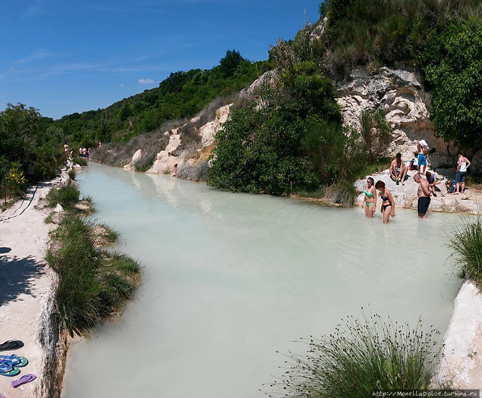 Природные бассейны термальной воды в Bagno Vignoni