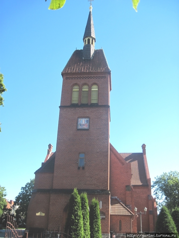 Преображенский собор, расположенный в здании бывшей лютеранской кирхи св. Адальберта. Зеленоградск, Россия