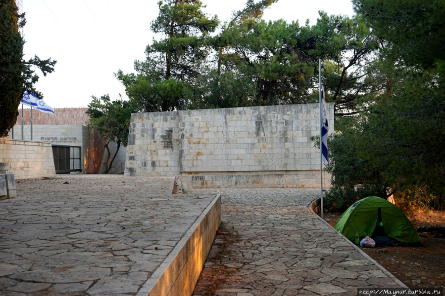 Перед  стенами  форта.  Террасы  для торжественных  случаев. Северный округ, Израиль