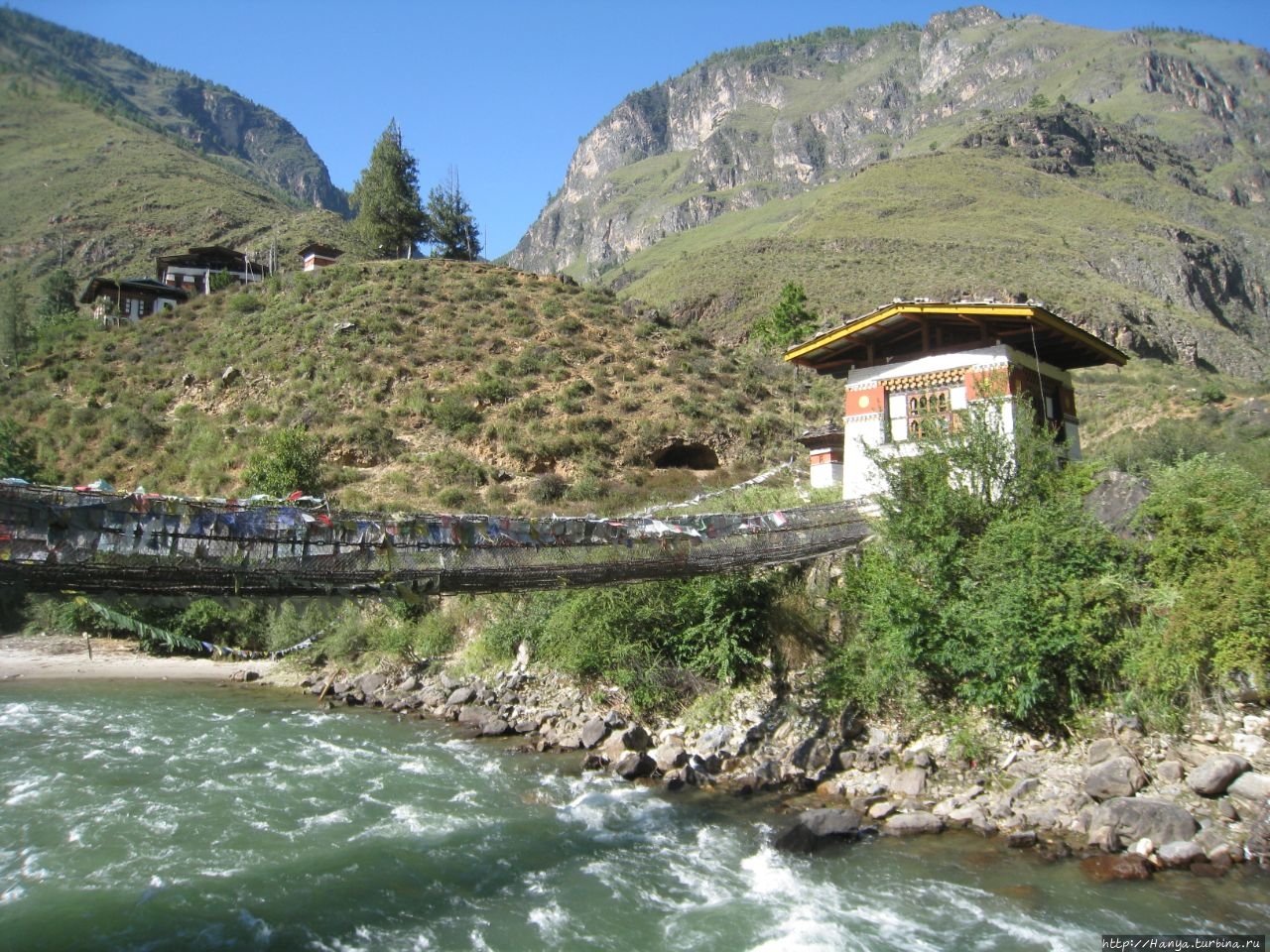 Храм Tamchhog Lhakhang / Tamchhog Lhakhang Temple