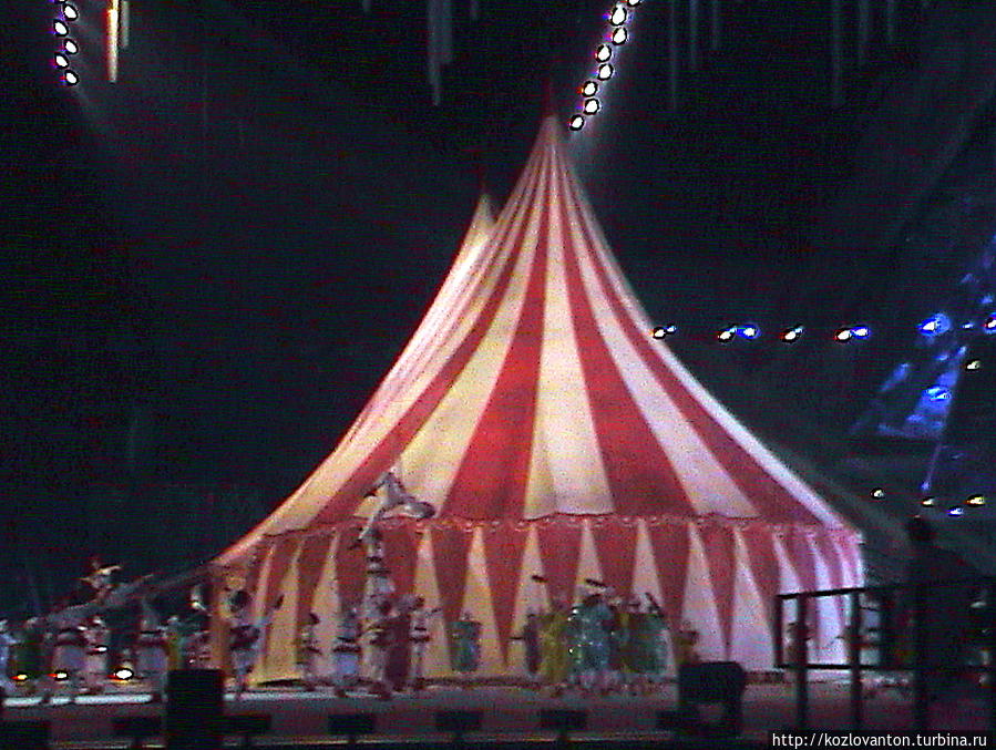 Волшебство русского цирка у двух шапито создают 400 профессиональных артистов.