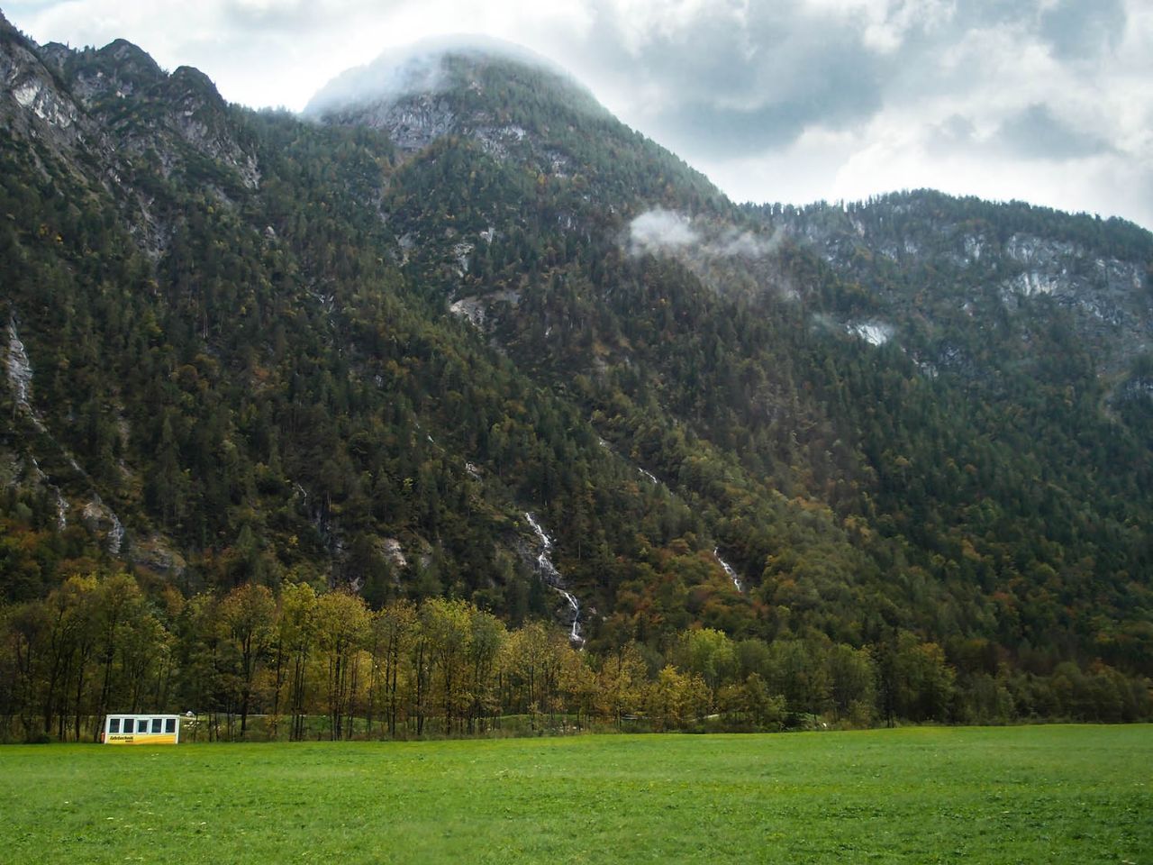 На троне гор, под облачной вуалью Инсбрук, Австрия