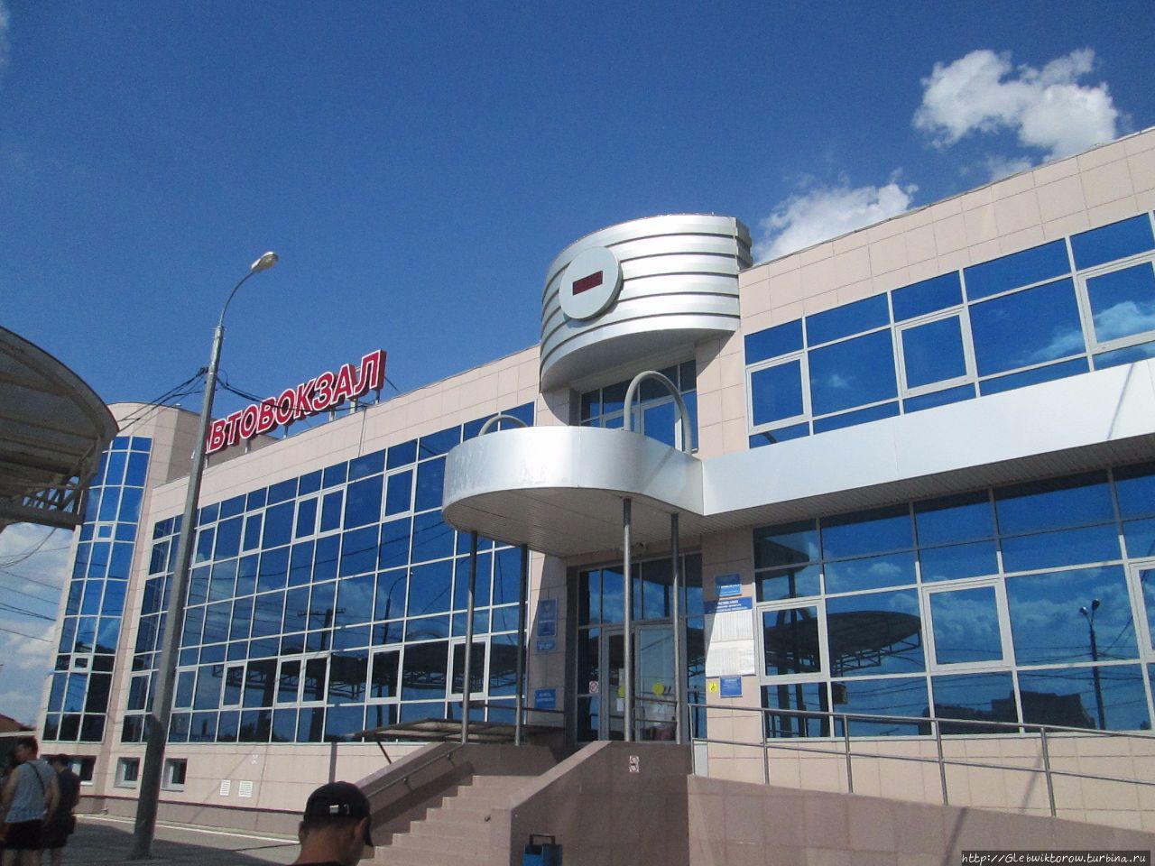 Цивильный и полезный автовокзал рядом с ж/д вокзалом Астрахань, Россия