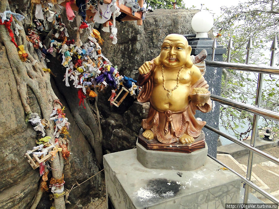 Буддистские мотивы на священном месте Тринкомали, Шри-Ланка