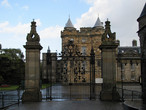 Королевский дворец Холирудхаус в Эдинбурге. Фото из интернета
