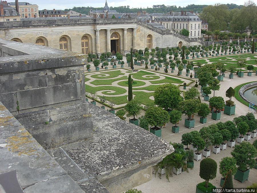 Вид с террасы на партер перед оранжереей Версаль, Франция