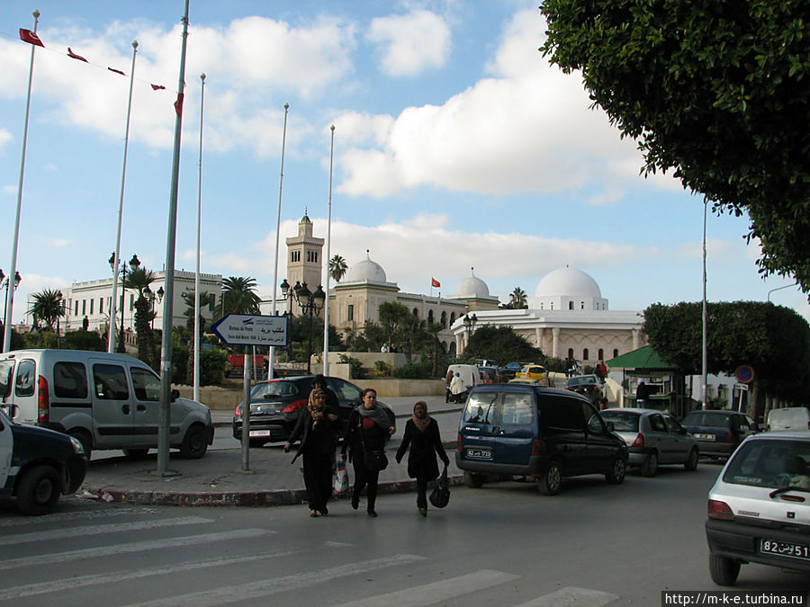 Мавзолей Farhat Hached Тунис, Тунис
