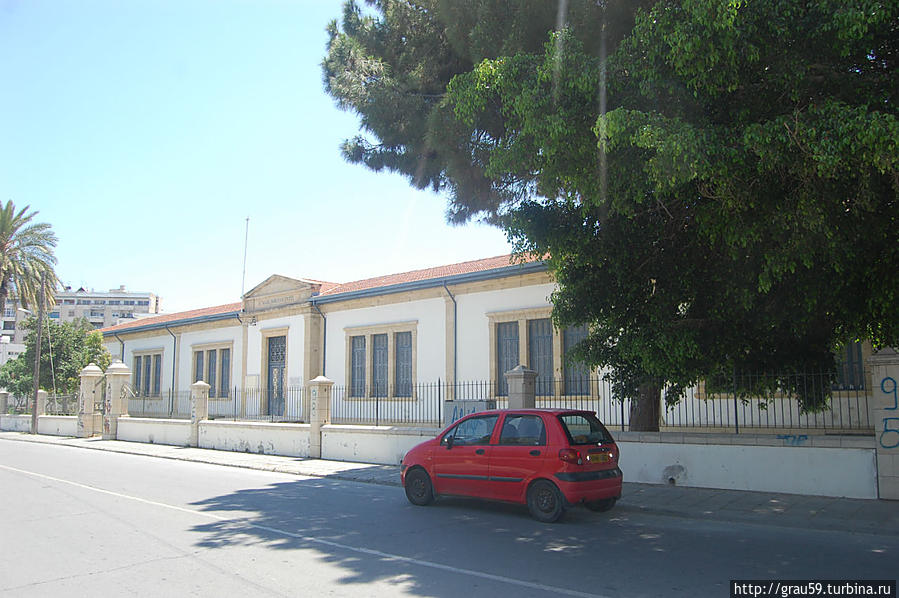 Начальная школа имени Константина Калогера Ларнака, Кипр