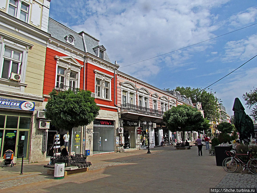 пешеходный бульвар 