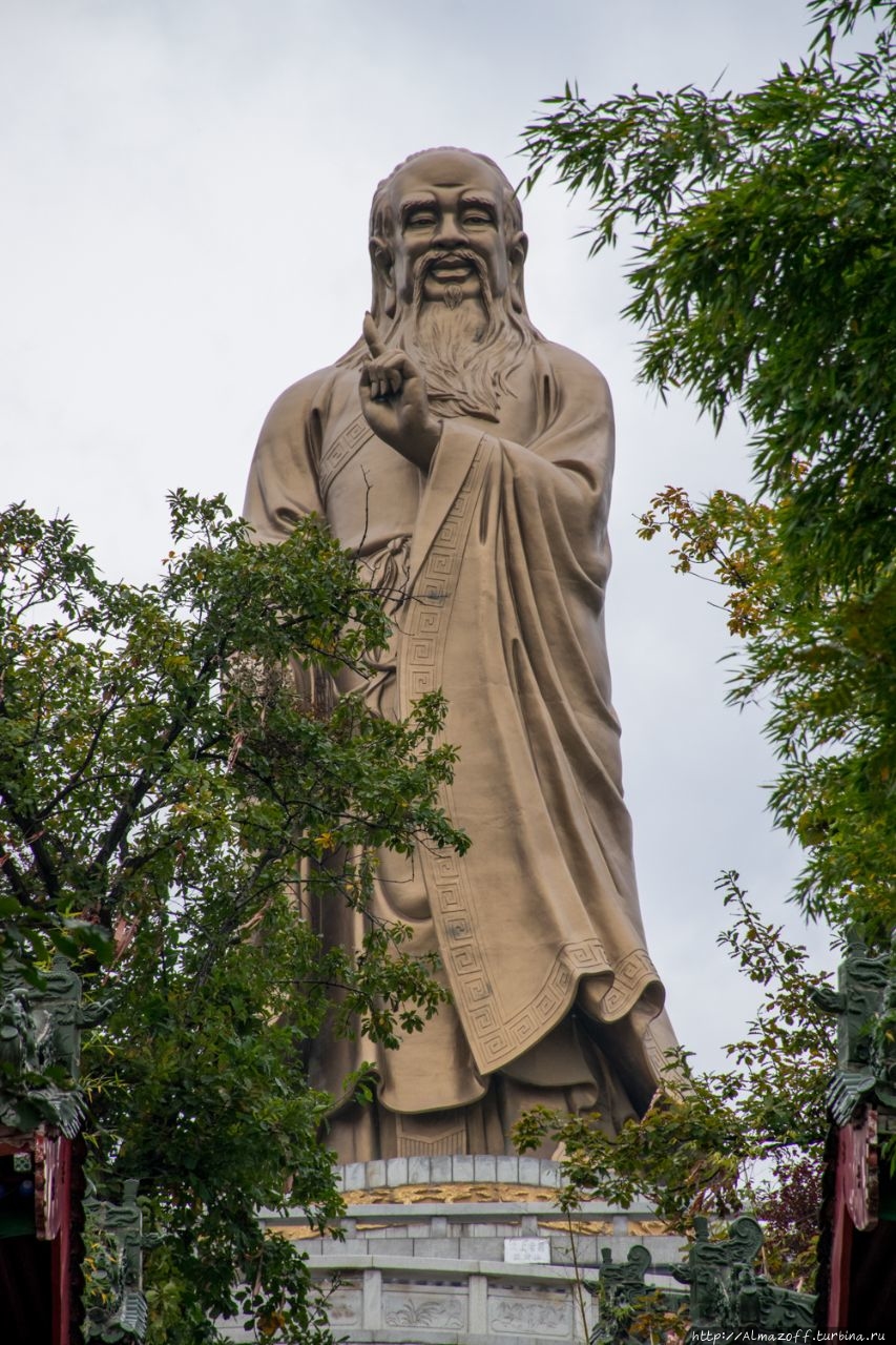 памятник Лао Цзы Лугуанджен, Китай