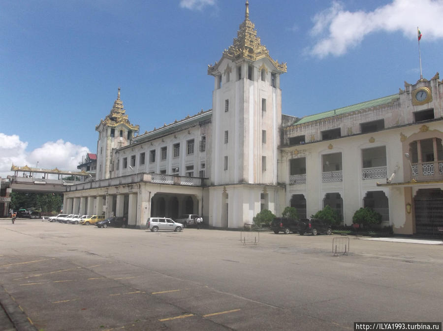 К Мандалаю из Рангуна мчат колесные суда Мьянма