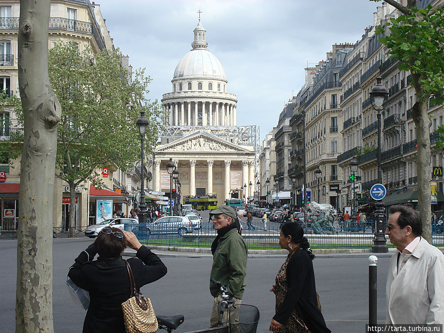 Вид на Пантеон