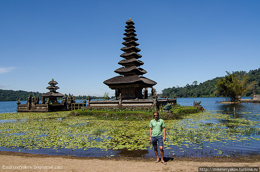 Зарисовки о Бали. Часть 9. Озеро Братан и балийские водопады Бедугул, Индонезия