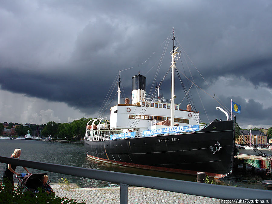 Кораблик возле музея Стокгольм, Швеция