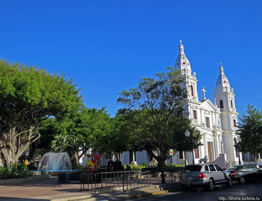 Plaza Las Delicias - две площади и муниципальный парк. 3 в 1