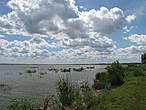 Озеро Неро в Ростове. Площадь — около 51,7 км². Длина 13 км, ширина 8 км, глубина — до 3,6 м. Озеро мелководно. Берега низменны. Дно покрыто толстым слоем сапропеля.