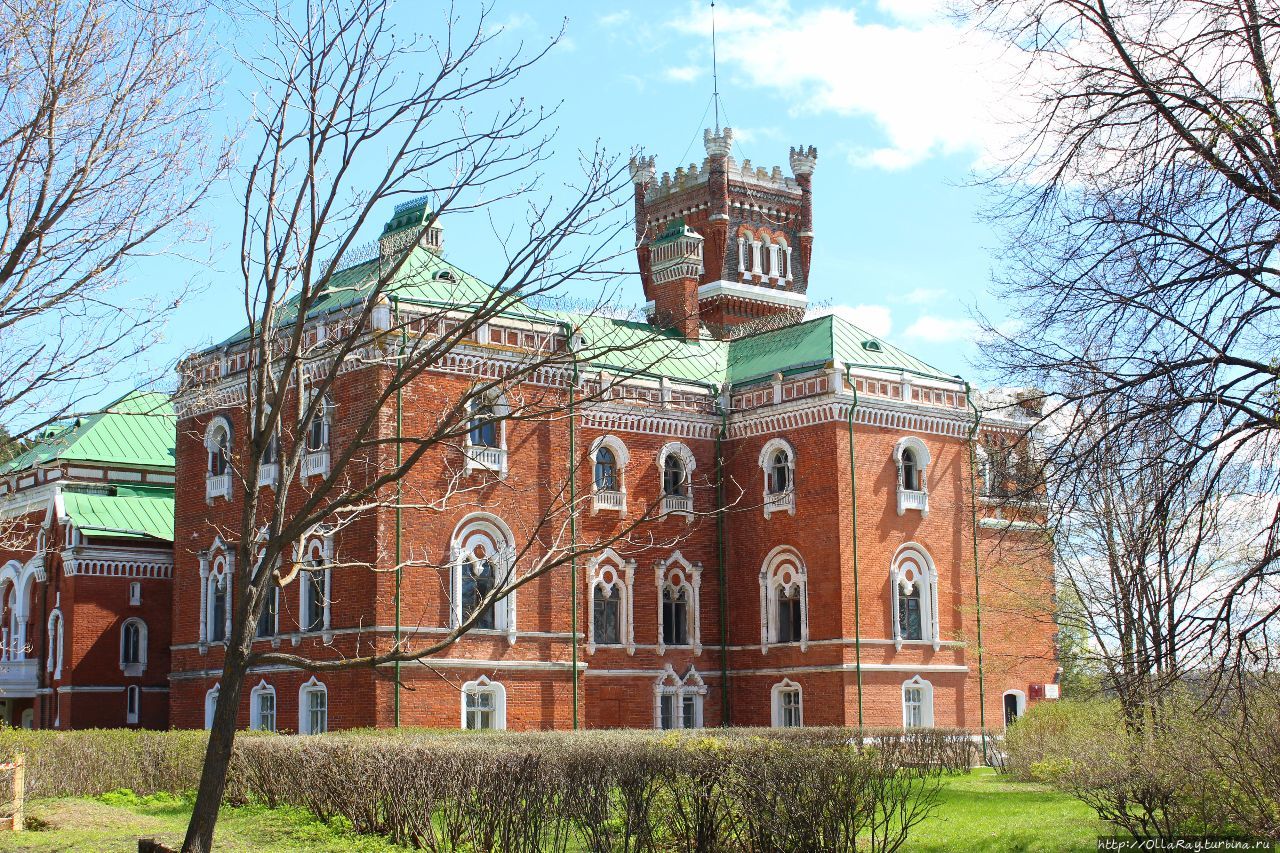 Спрятанный в лесах Марий Эл.  Шереметевский замок Юрино, Россия