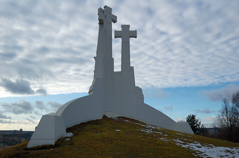 Католический монумент на горе Трех крестов Вильнюс, Литва