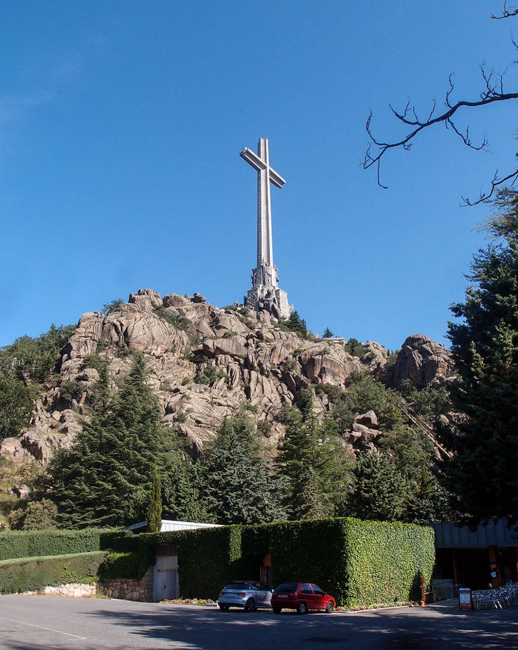Крест над долиной Гвадаррамы