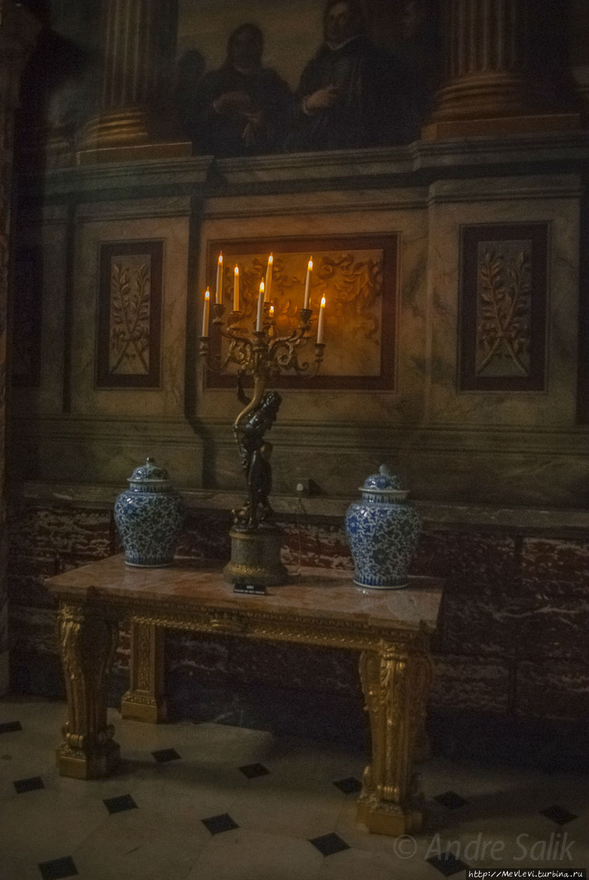 У Бленхеймского двореца внутри Вудсток, Великобритания