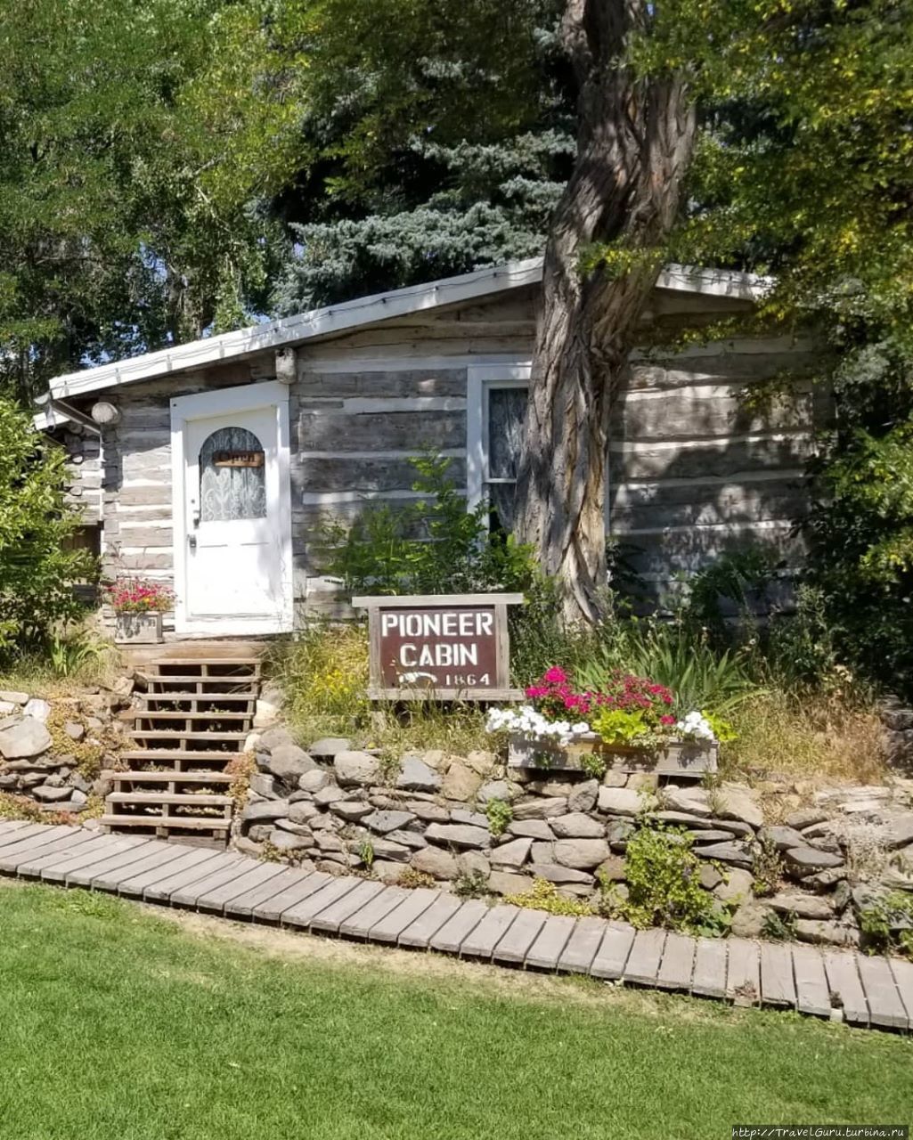 Pioneer cabin — старейшее из сохранившихся зданий в Хелене, ровесник самой Хелены Хелена, CША