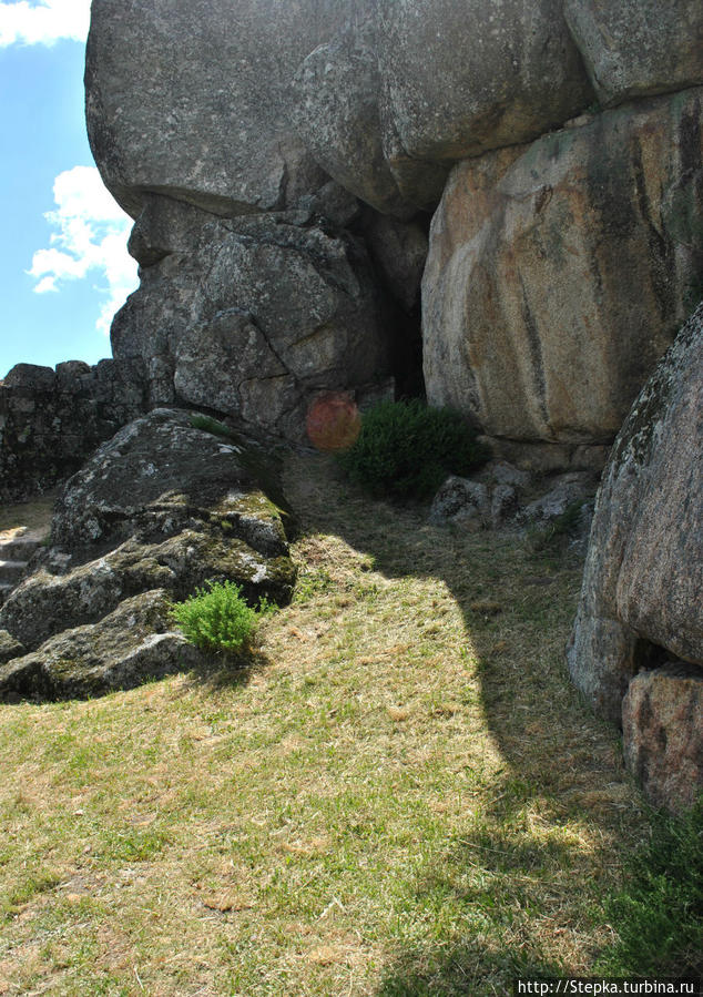 На вершине горы Монсанту, рядом с крепостью. Каштелу-Бранку, Португалия