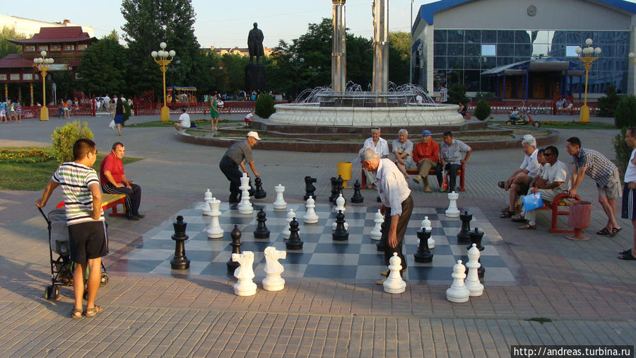 Элистинцы любят играть в шахматы Элиста, Россия
