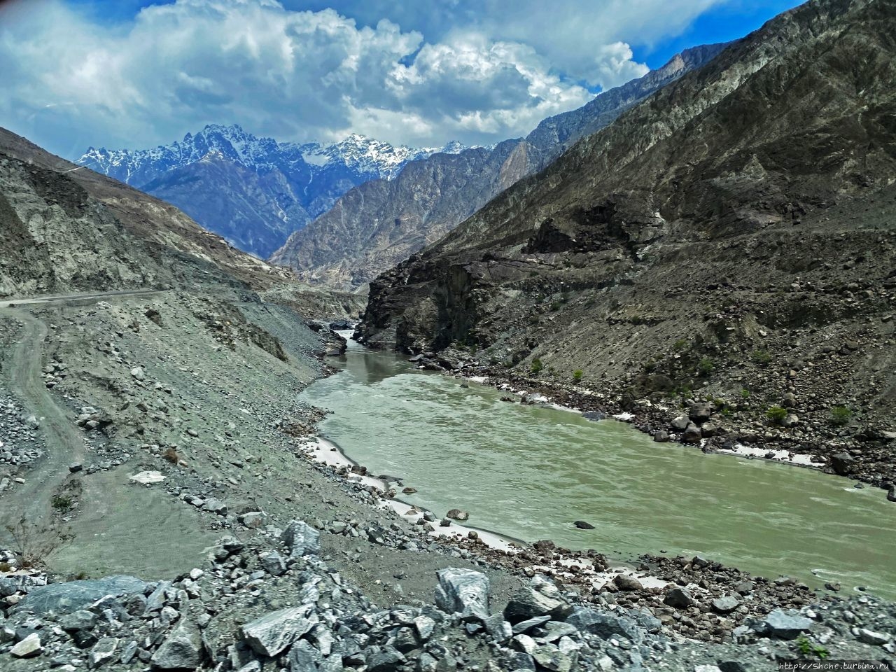 Живописные и опасные дороги Пакистана. По каньону реки Инд Провинция Гилгит-Балтистан, Пакистан