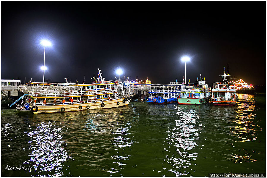 Что-то все-таки получилось. И это радует. Если бы я снимал, например, на заказ, — пришлось бы попотеть намного больше...
* Паттайя, Таиланд
