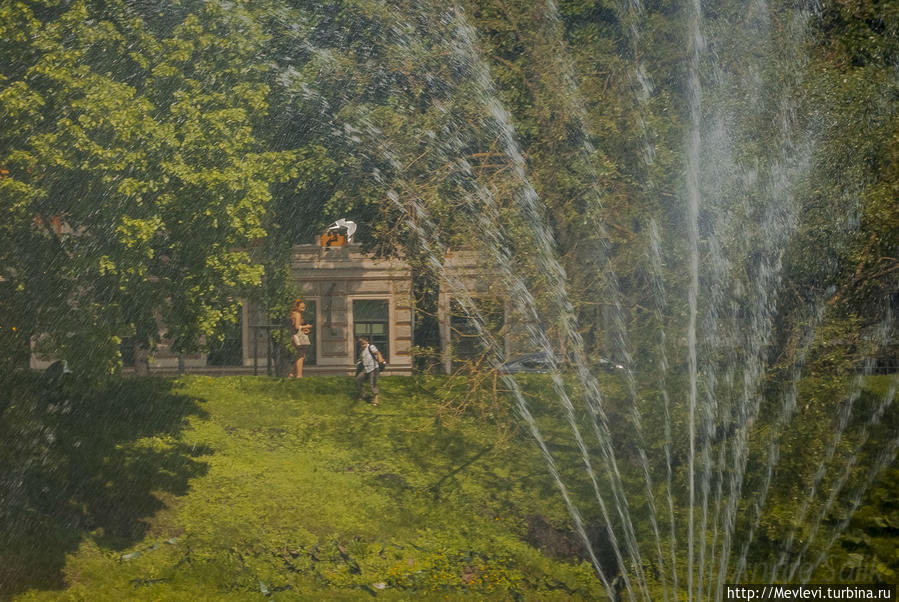 Фонтаны у Латвийской Оперы Рига, Латвия