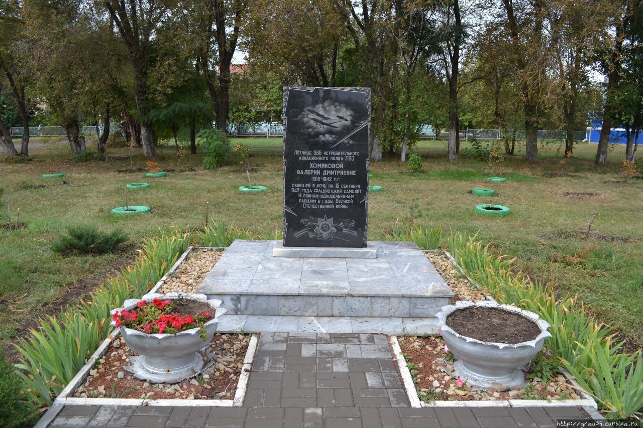 Памятник Хомяковой / Monument To Khomyakova