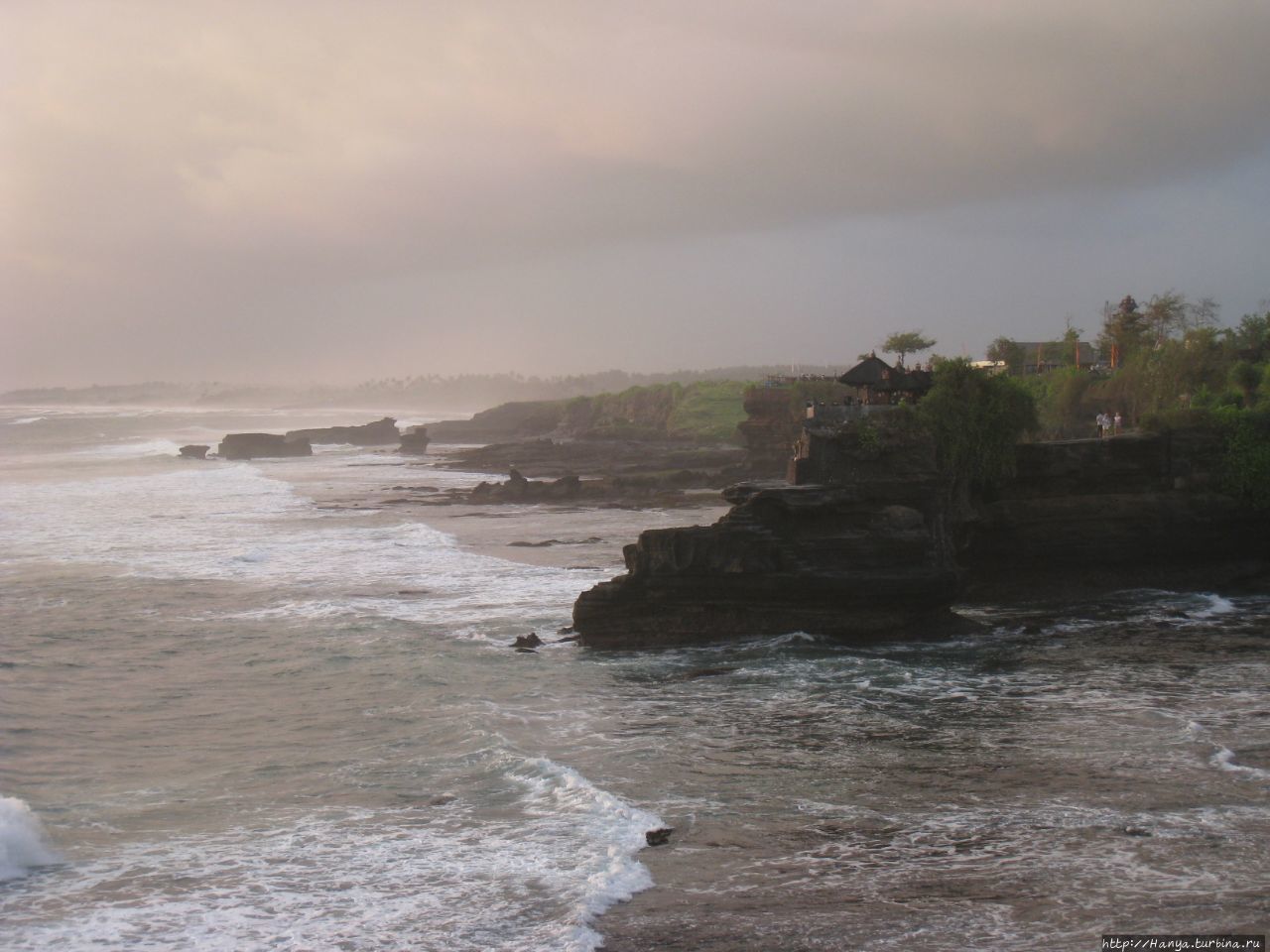 Вид на храм Пура Бату Бал