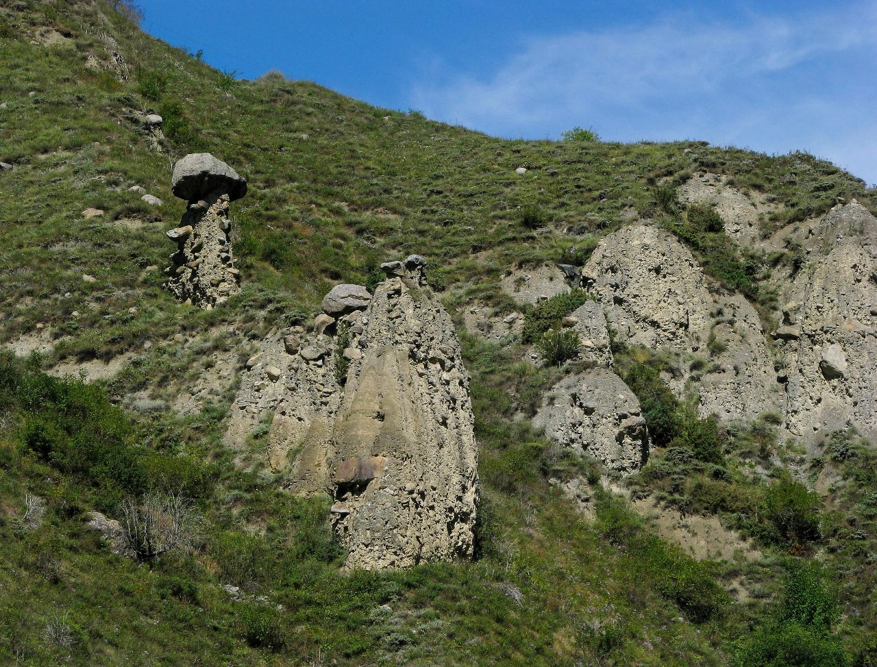 Каменные грибы в Архонском ущелье Архон, Россия
