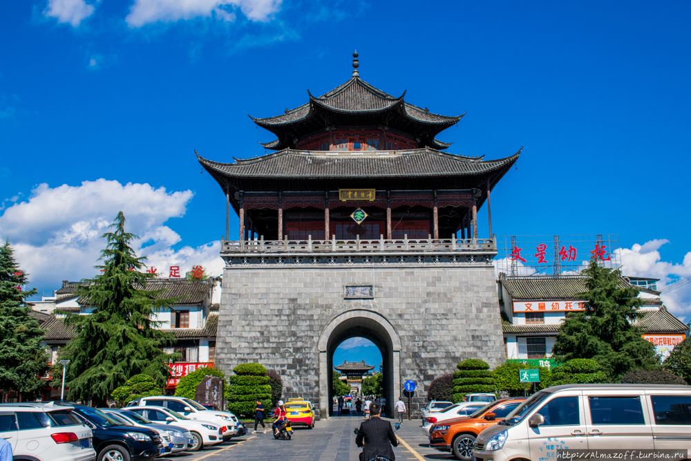 улица Фен Шань Лю и Старый Город / Fengshan Lu (凤山路) streat