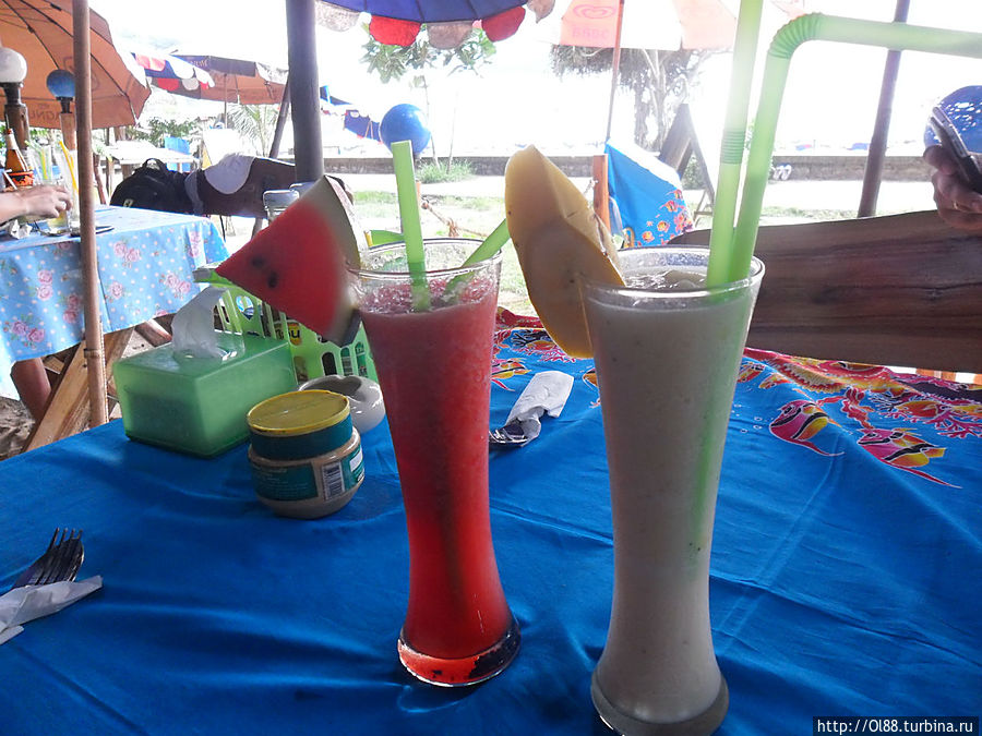 решили перекусить на Най харне. наши 