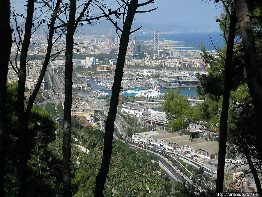 Вид с горы Монжуик Барселона, Испания