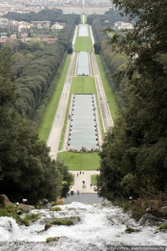 Королевский парк дворца в Казерте Казерта, Италия