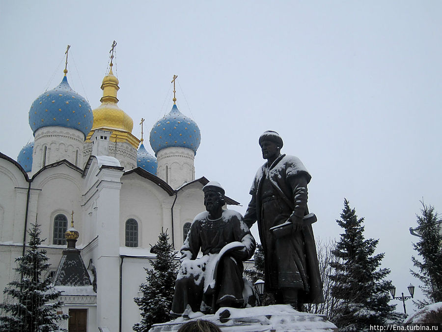 Благовещенский собор и памятник Зодчим Кремля Казань, Россия