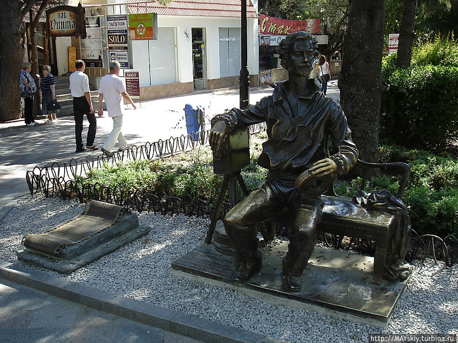 Памятник Александру Ханжонкову / Monument of Alexander Khadzhonkov