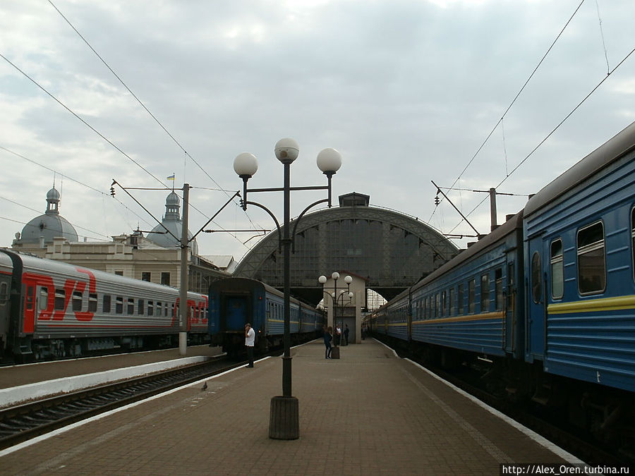 Поезда ходили в Краков и Вену. Львов, Украина