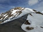 Edelweiss-Spitze 2572m. Дорога на самую высокую точку еще не совсем рассчистили, а пешком уже сил нет