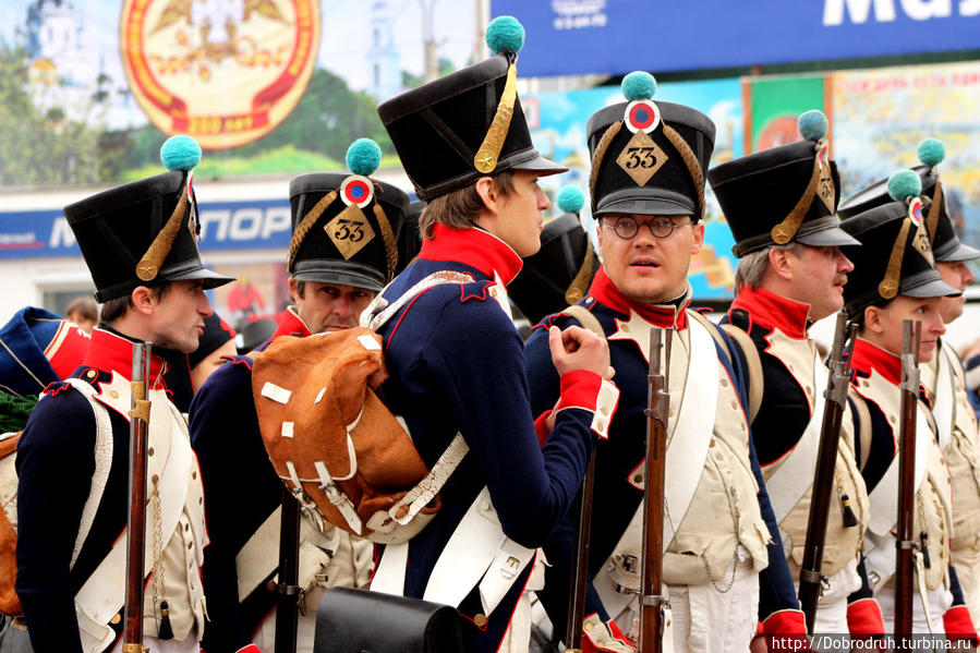 Вел войска. 33 Линейный полк Франция 1812. Французы 1812 реконструкторы. Французы 1812 реконструкторы Наполеон. Французская пехота 33 линейный полк.