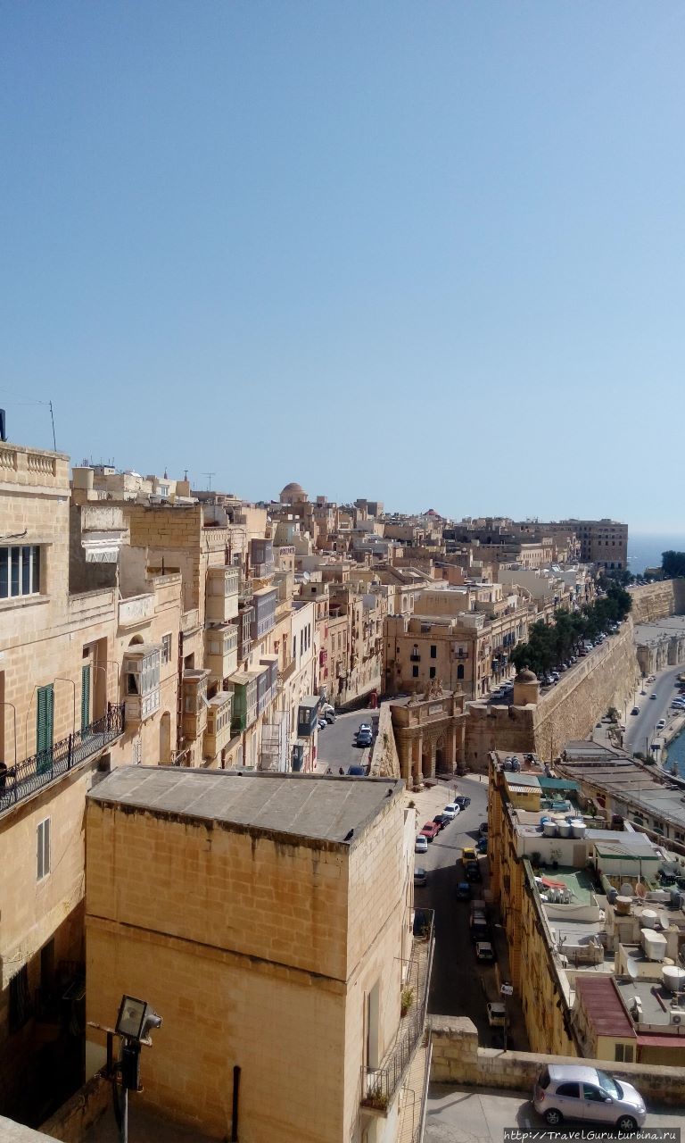 Вид на Валетту с одной из любимых туристами площадок для фотосессий Остров Мальта, Мальта